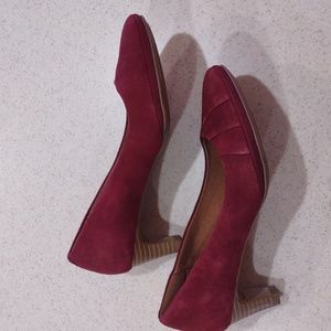 Euro Soft by Sofft Cabernet Red Genuine Suede Heels Size 7 EUC